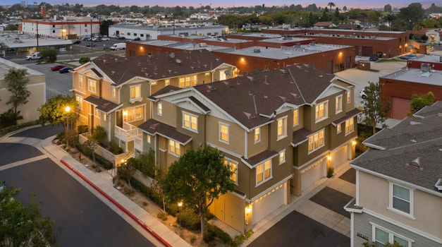 Twilights 1pIp4GVX_Zx2NqQsclhui_MFOojUOG_00001