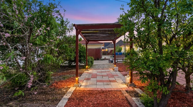 Twilights oiy0EqS52GfYAxkS-fl3c_8Aw1yc40_00001