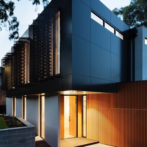 Pet Owners Selling: How to Manage Showings with Dogs and Cats