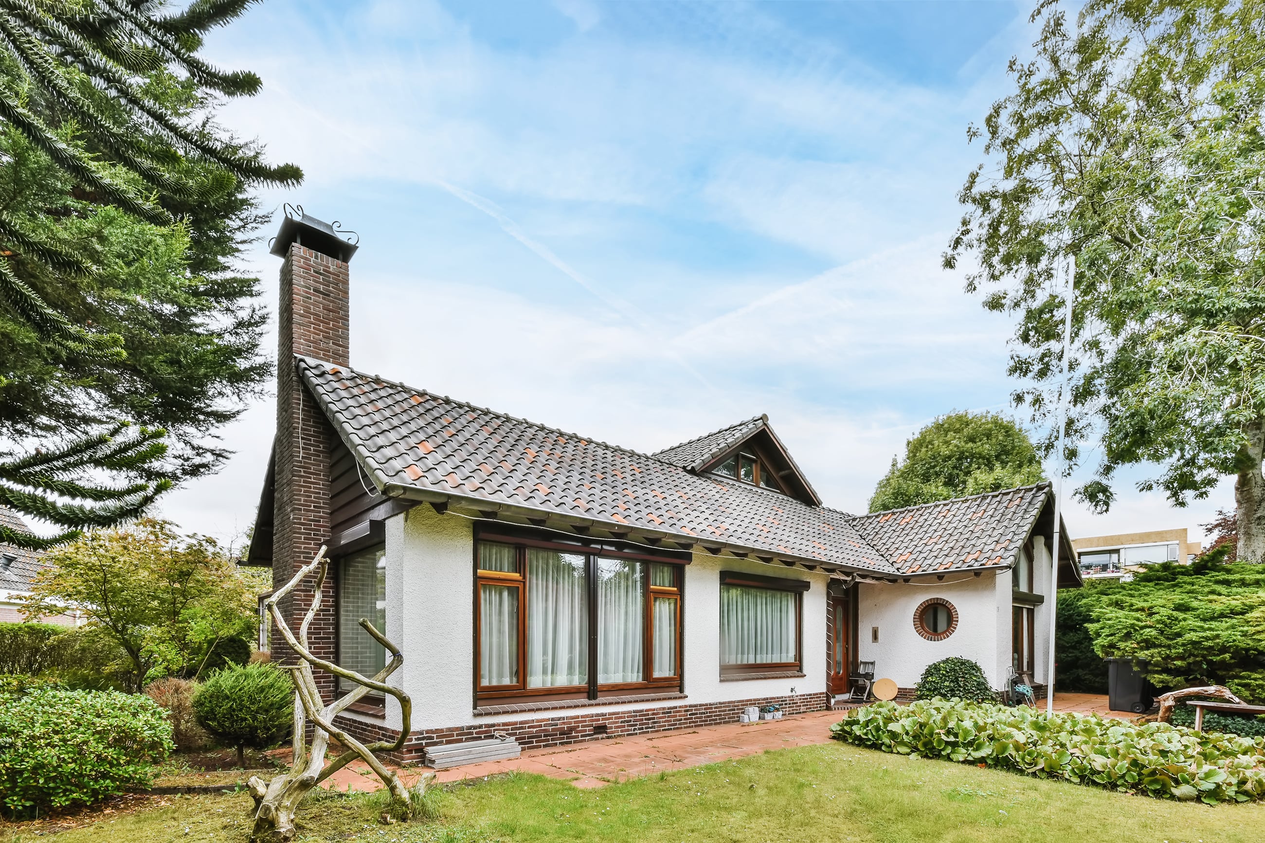 beautiful-view-of-residential-building-2025-02-10-02-33-51-utc