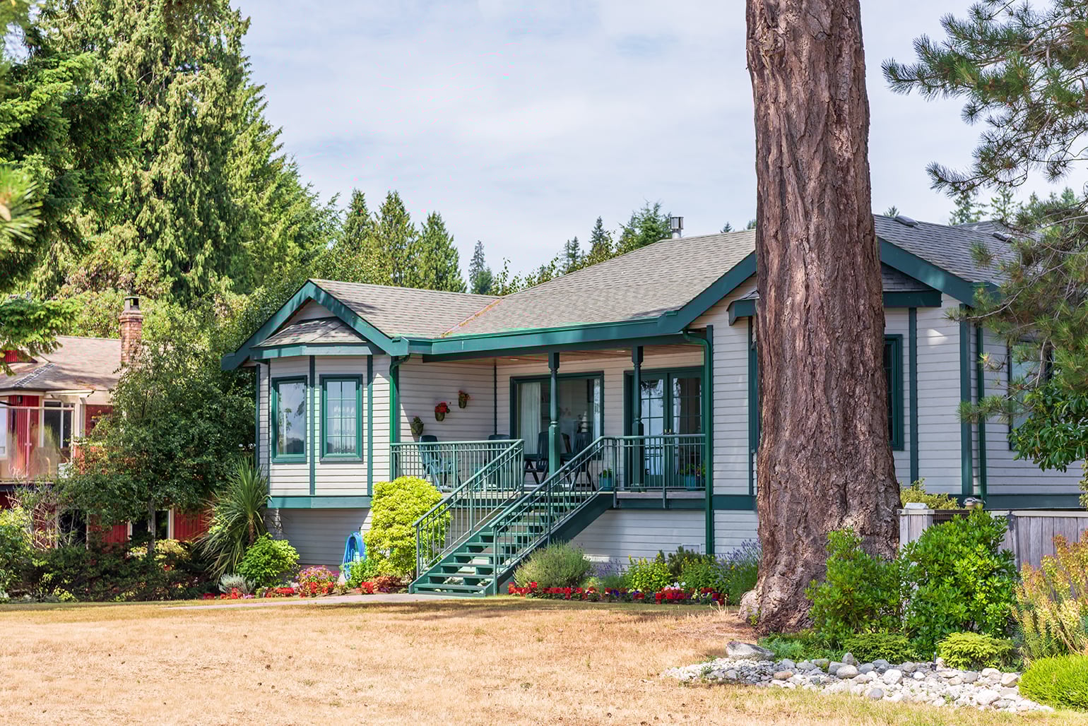 houses-in-suburb-at-summer-in-the-north-america-l-2025-10-28-21-30-34-utc