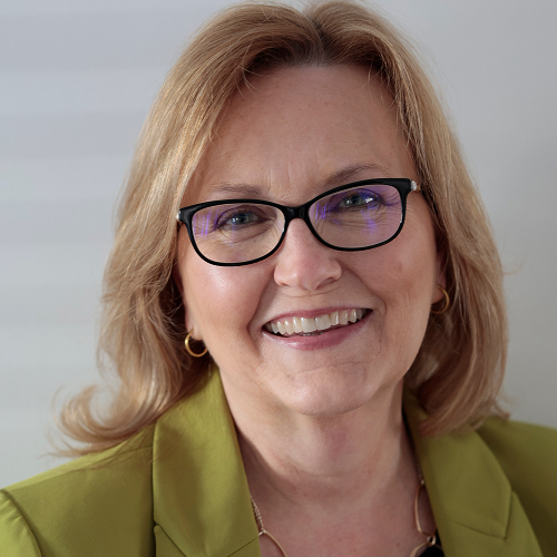 Laura Meade headshot 1