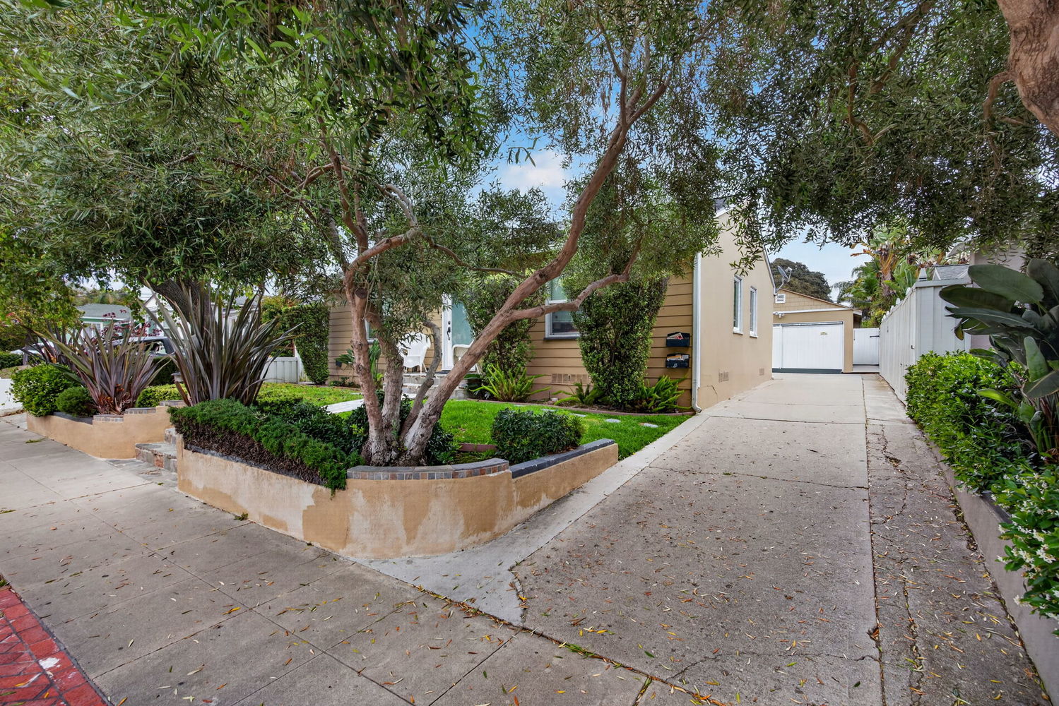 1-web-or-mls-Upmarketmedia_80-82Sea-001