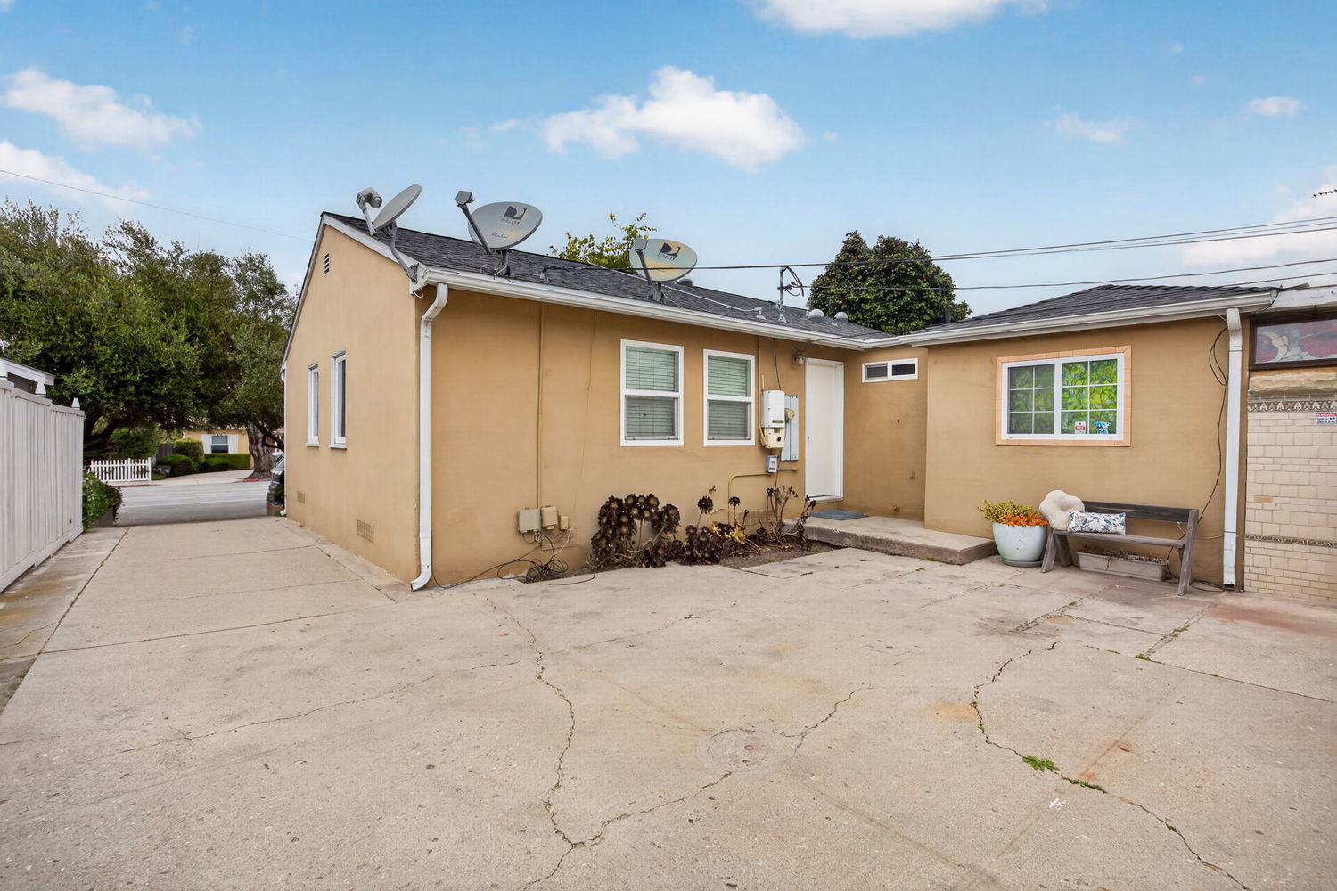 12-web-or-mls-Upmarketmedia_80-82Sea-034