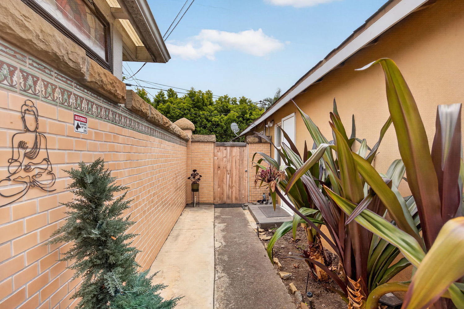 14-web-or-mls-Upmarketmedia_80-82Sea-040