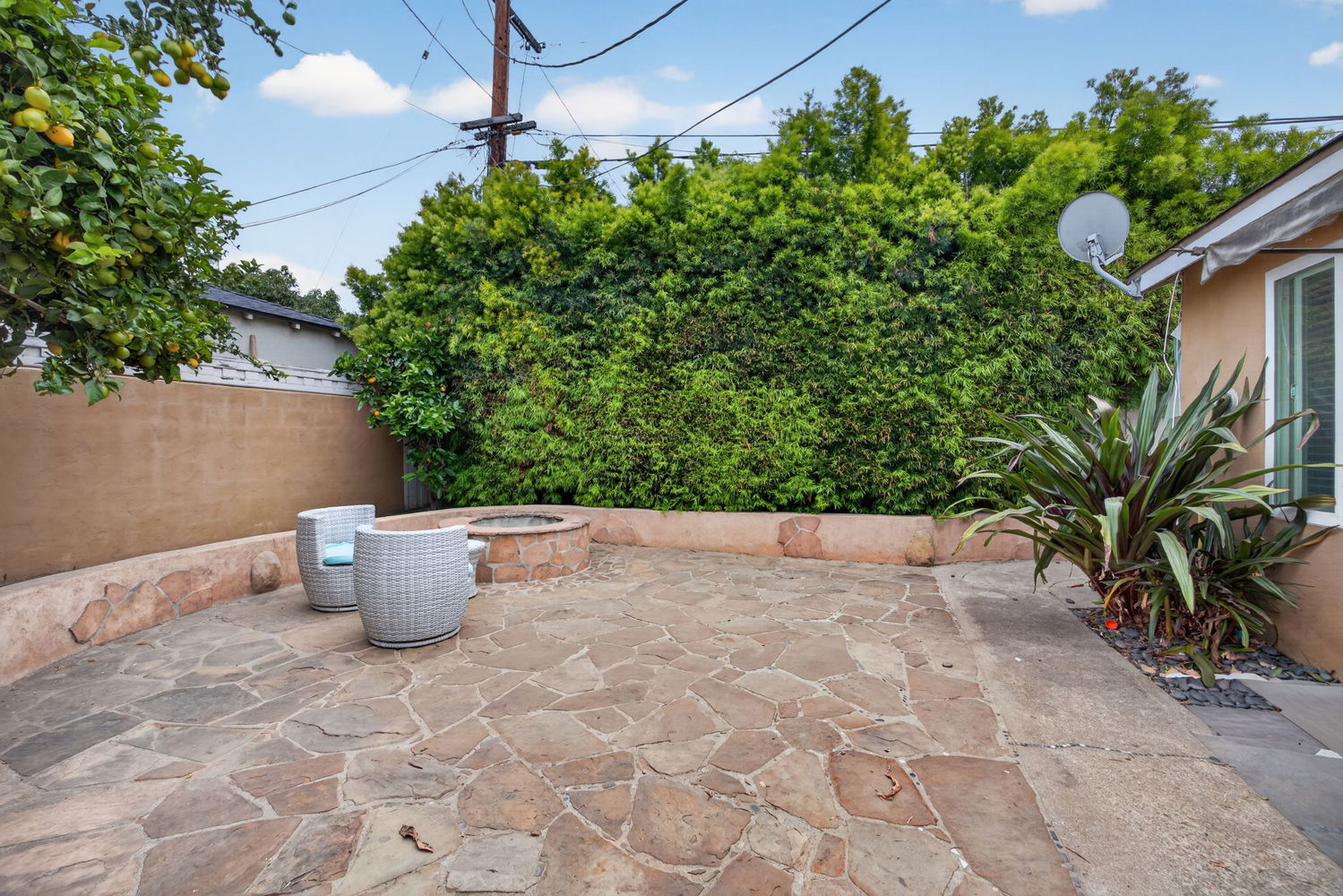 15-web-or-mls-Upmarketmedia_80-82Sea-043