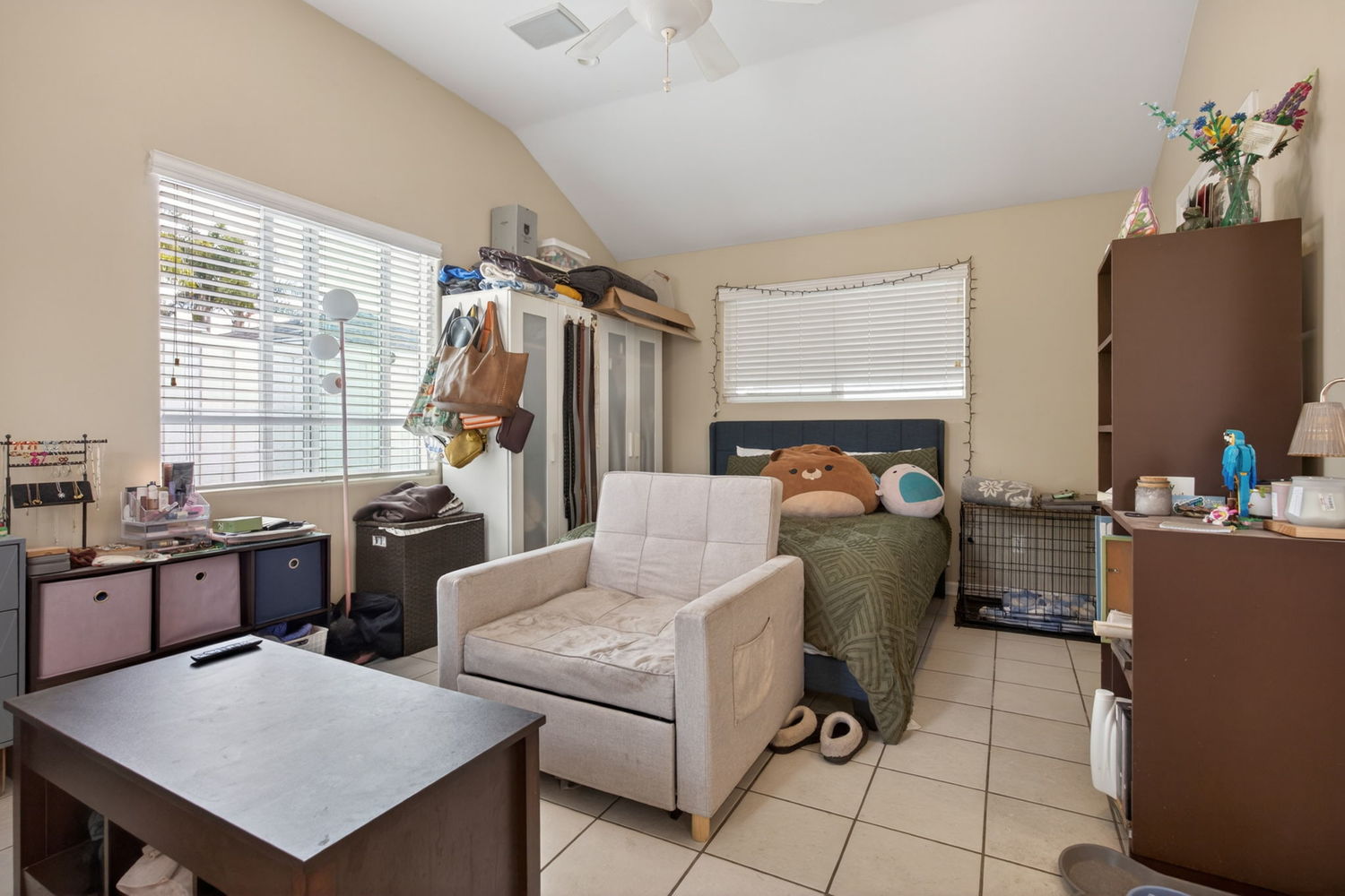 17-web-or-mls-Upmarketmedia_80-82Sea-049