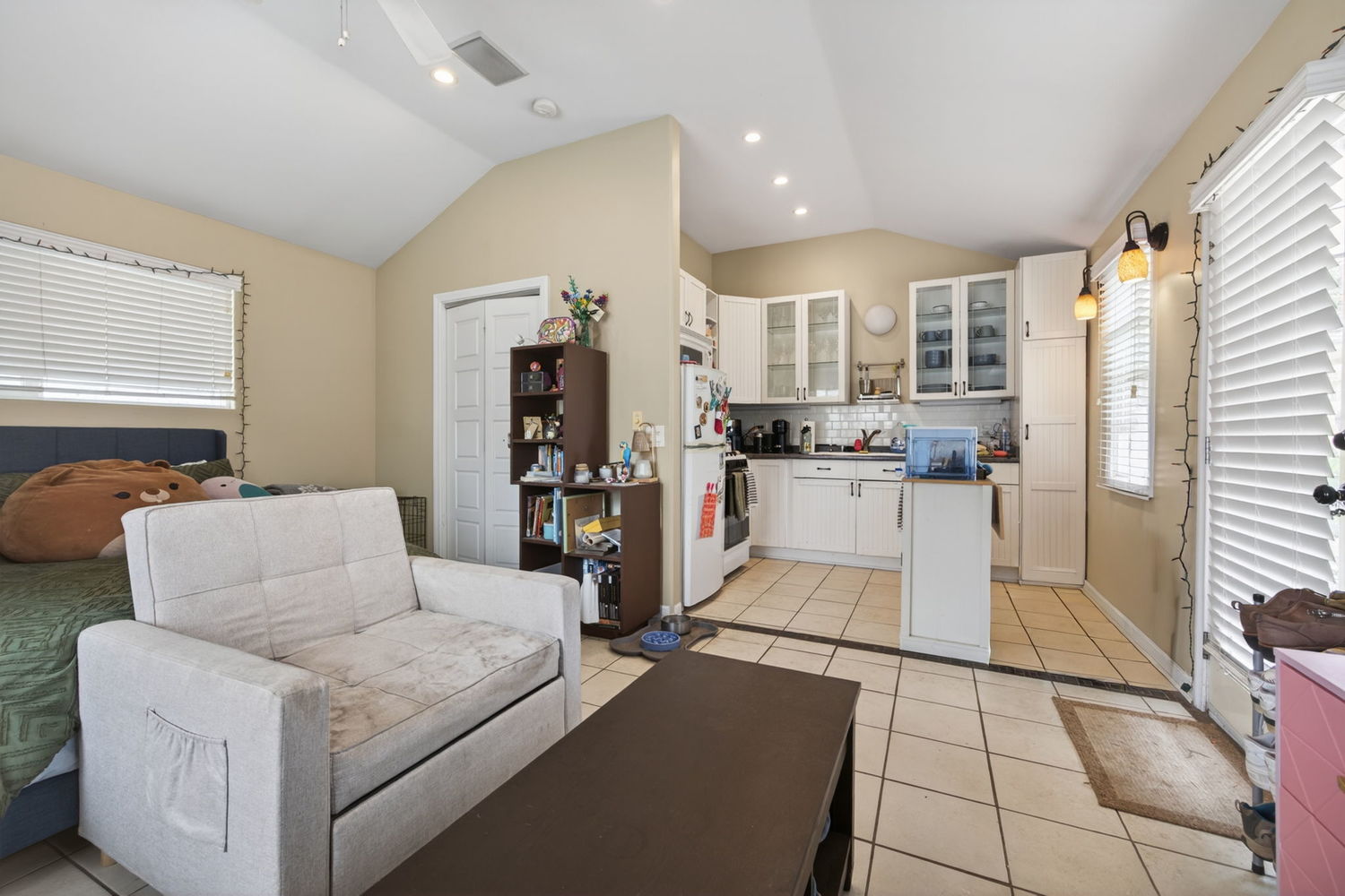 19-web-or-mls-Upmarketmedia_80-82Sea-055