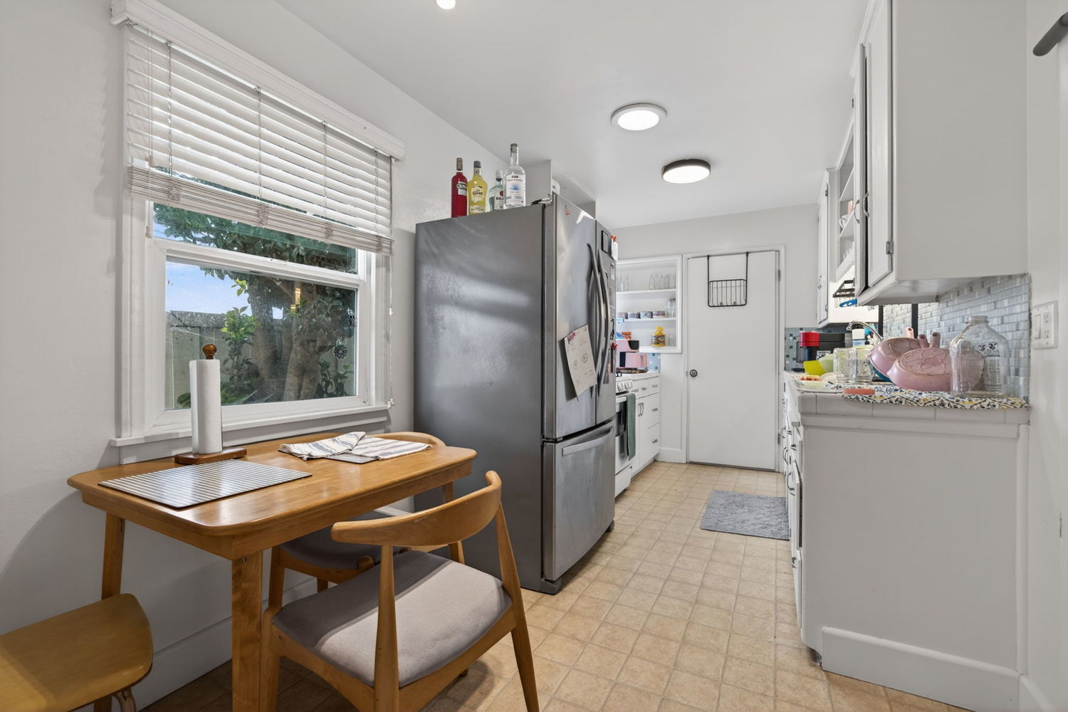 6-web-or-mls-Upmarketmedia_80-82Sea-016