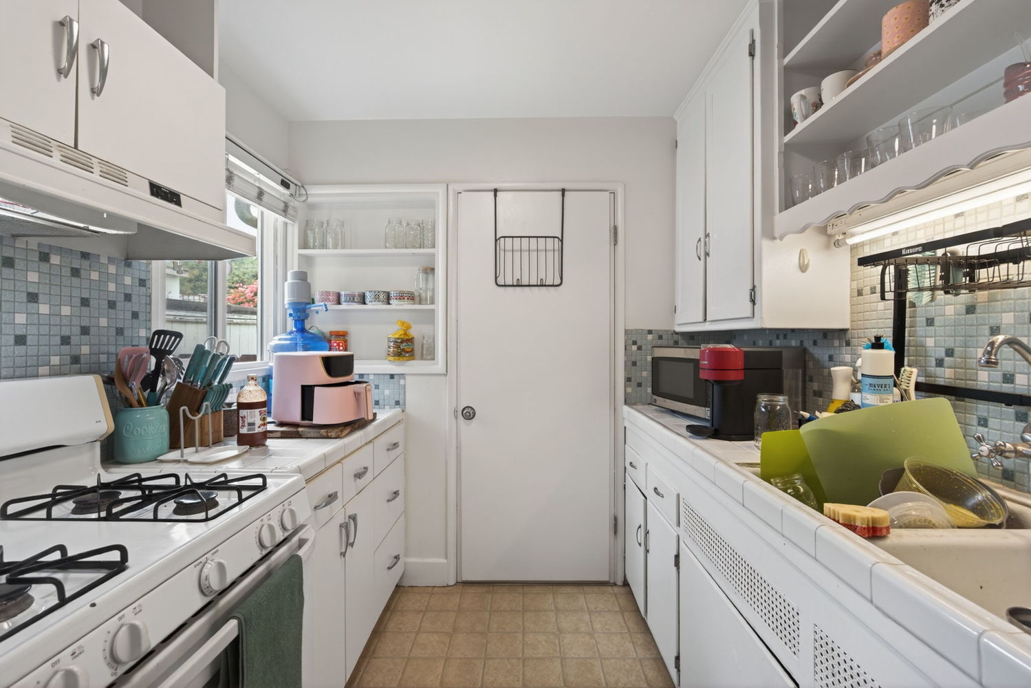 7-web-or-mls-Upmarketmedia_80-82Sea-019