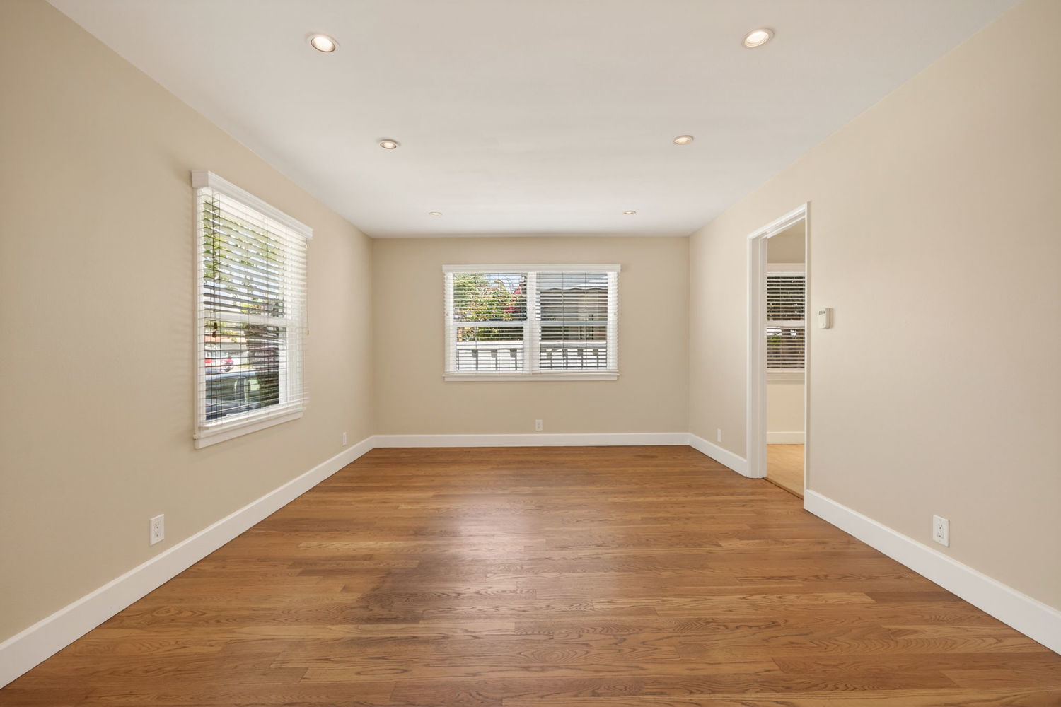 25-web-or-mls-UpmarketMedia-80SSe-005