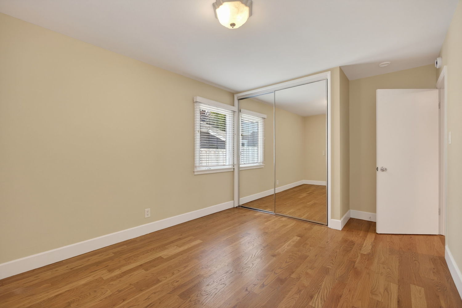 41-web-or-mls-UpmarketMedia-80SSe-053