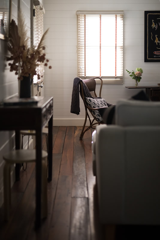 comfortable-lounge-room-in-vintage-home-cottage-2023-11-27-05-26-28-utc