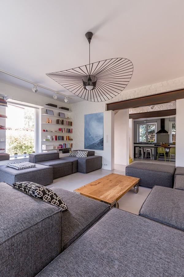 spacious-room-with-fancy-chandelier-2024-10-18-08-37-12-utc (1)