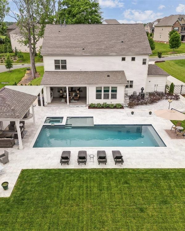 House-with-a-pool (small)