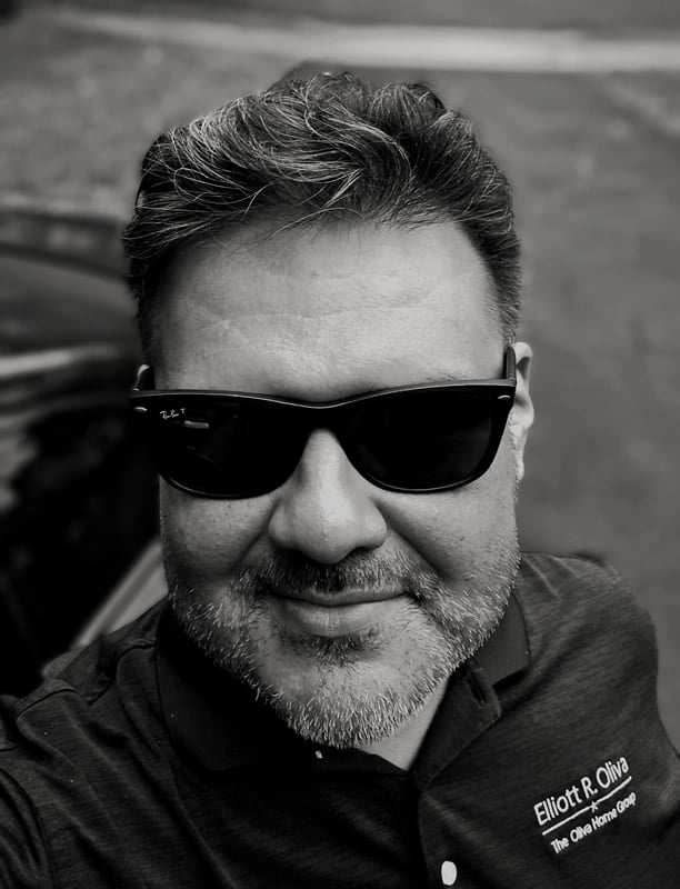 Elliott Oliva headshot bw 2