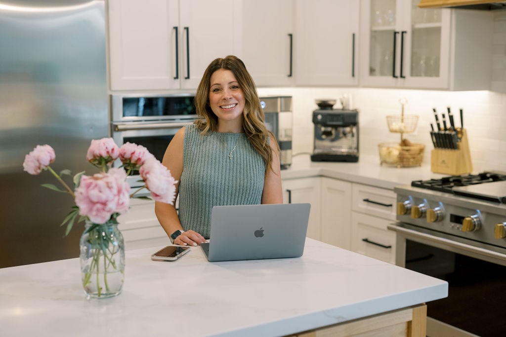 Allie.Realtor-Branding2024.DeniseApgarPhoto-1