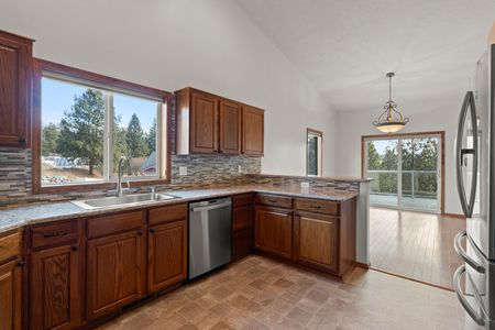 Inside-Spokane-Hutton View-12