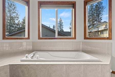 Inside-Spokane-Hutton View-18