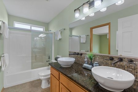 Inside-Spokane-15th-16