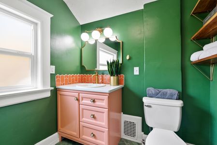 Inside-Spokane-9th-25