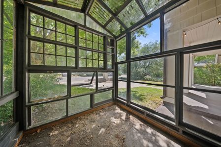 Inside-Spokane-9th-35