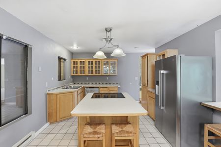 12_6422 e 17th ave