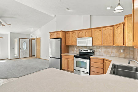 10_411 e 7th ave