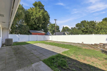 25_411 e 7th ave