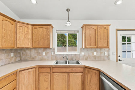 8_411 e 7th ave
