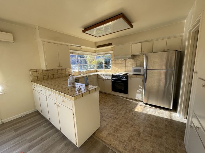 718 3rd Kitchen Before