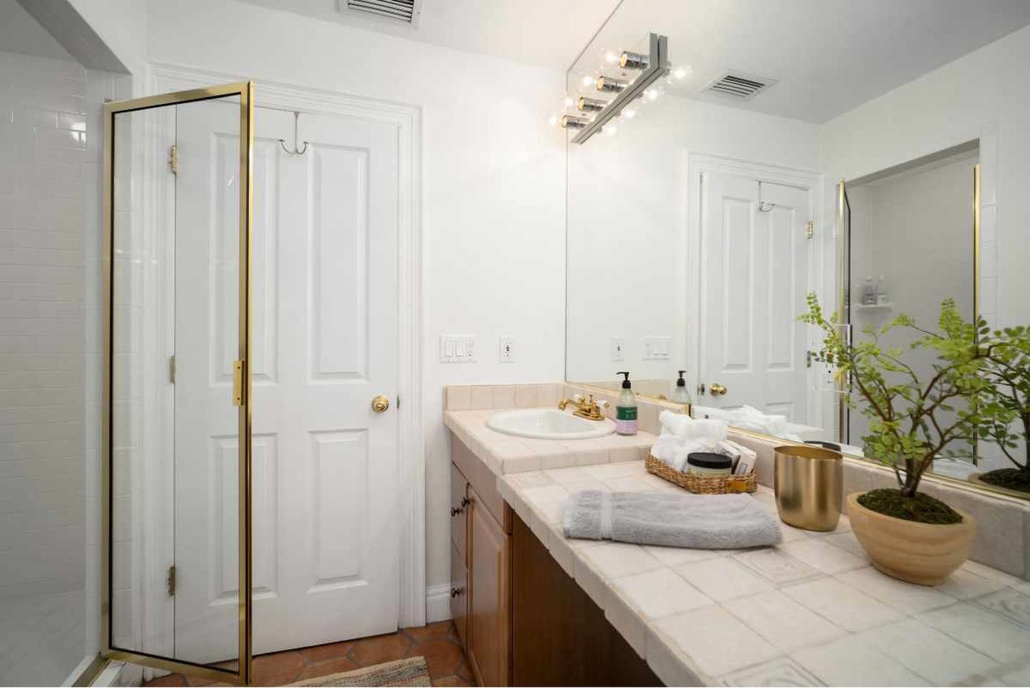 427 Woodland Dr-03496