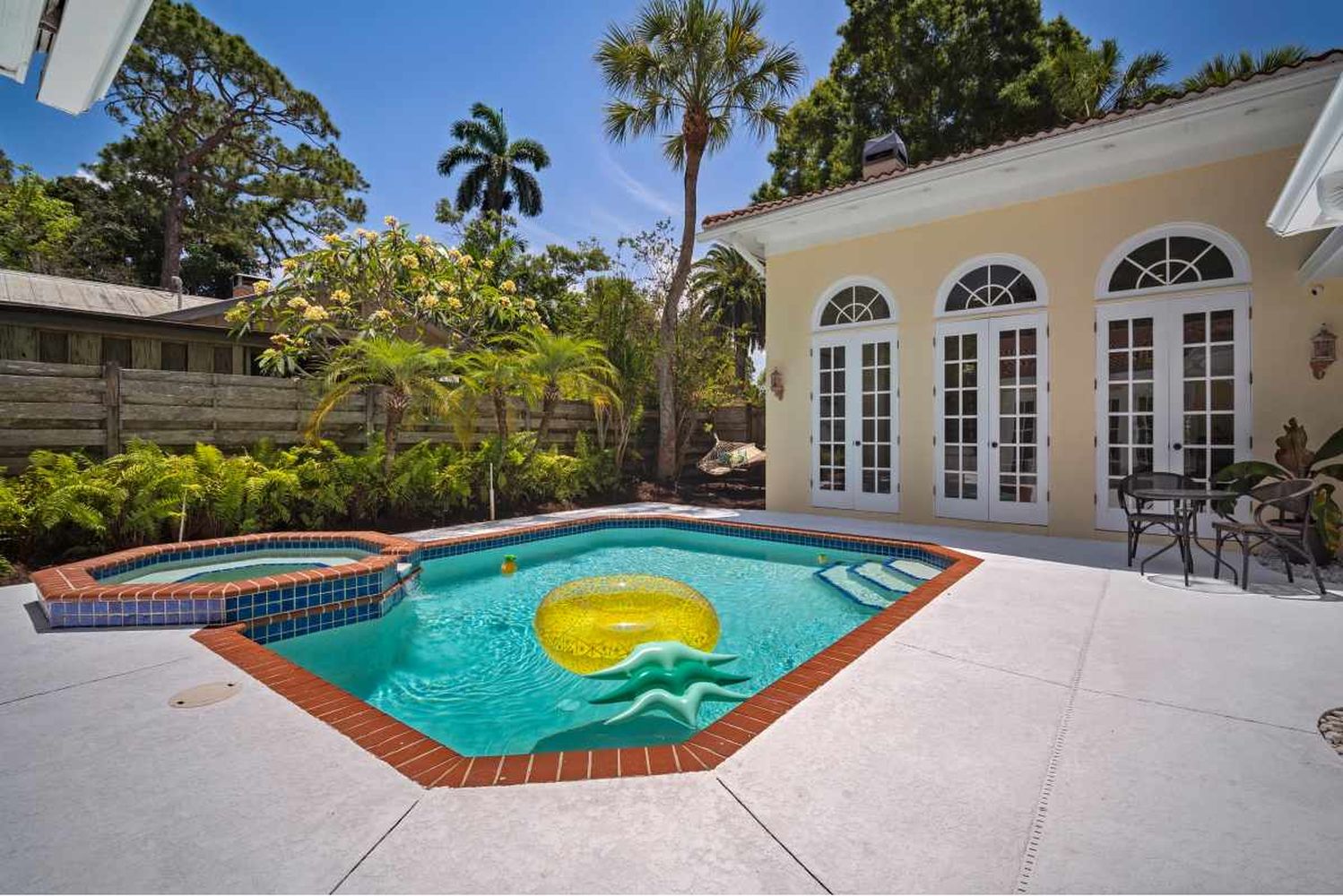 427 Woodland Dr-03779