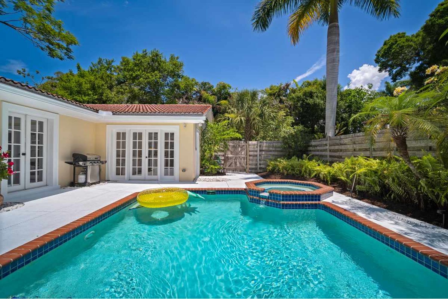 427 Woodland Dr-03785