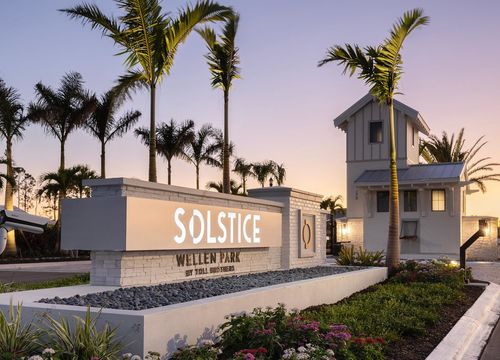 Solstice-at-Wellen-Park_Amenity-Image_Entrance-Sign-Dusk_1920