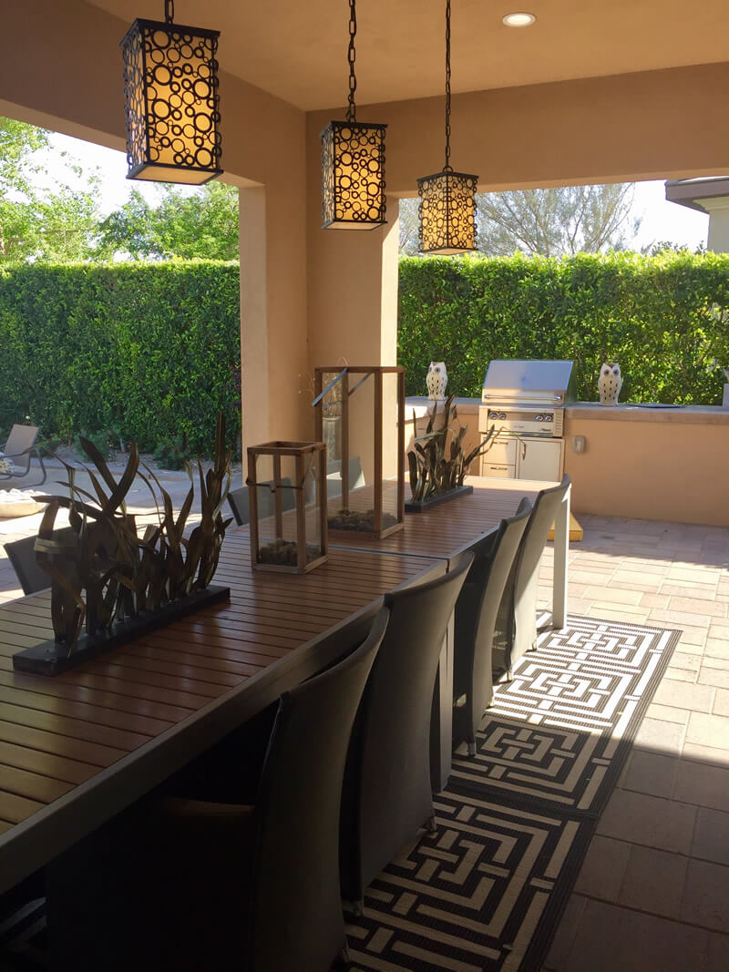 outdoor-dining-table-and-chairs-on-a-porch-2023-11-27-05-18-00-utc (1)