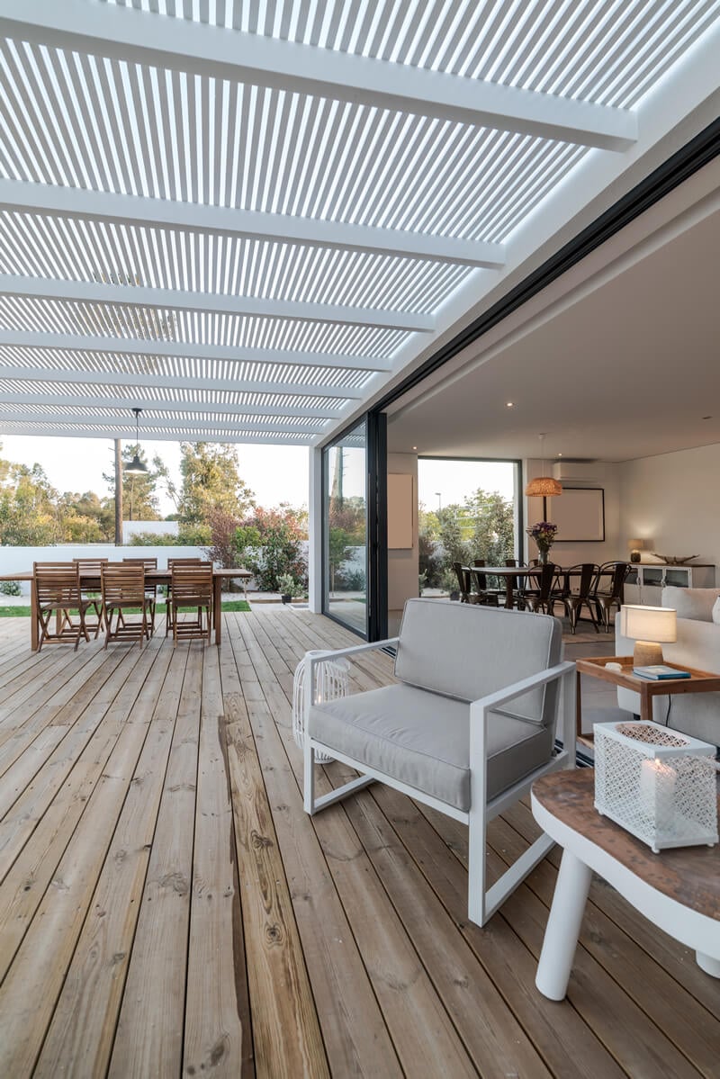 modern-house-with-garden-swimming-pool-and-wooden-2024-10-11-19-37-44-utc (1)