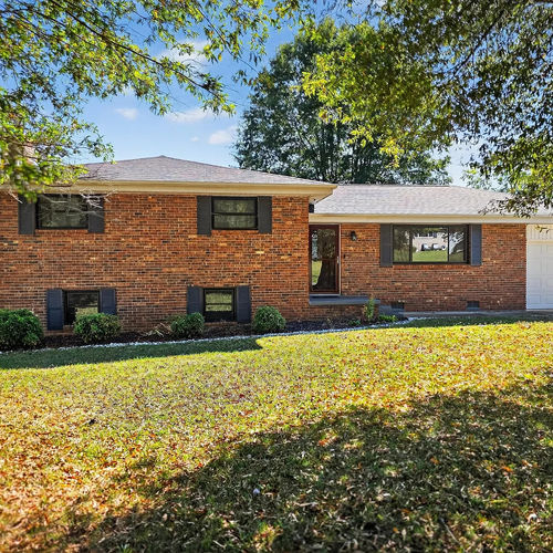 8 Phillips Dr, Fort Oglethorpe, GA 30742