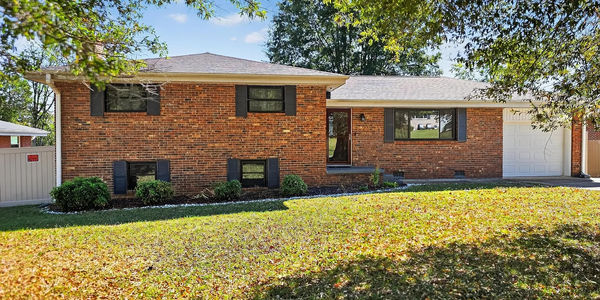 8 Phillips Dr, Fort Oglethorpe, GA 30742