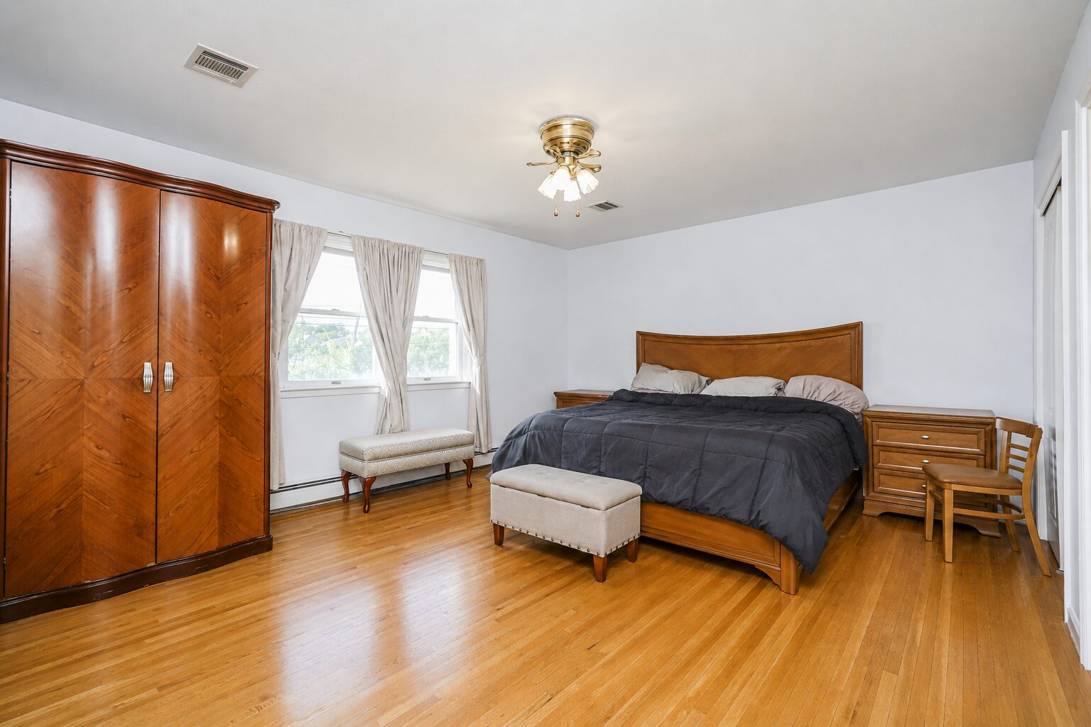 4816 Hylan Boulevard Annadale Primary Bedroom Suite