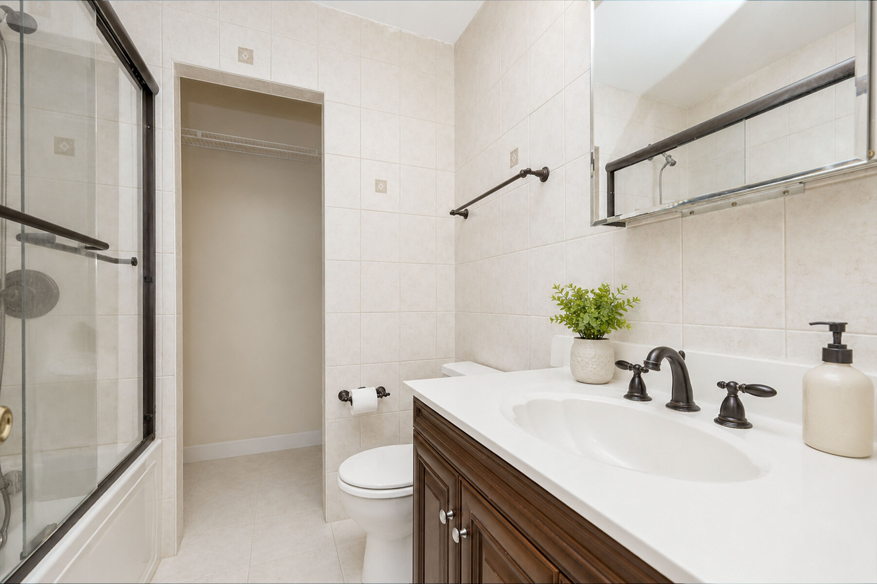 29 Wood Court Full Bathroom With Glass Shower