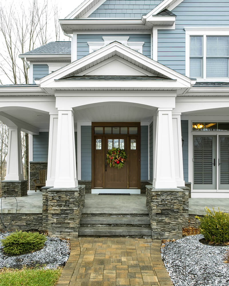 55231-christmas-wreath-on-front-door-of-house-2023-11-27-04-56-35-utc (1)