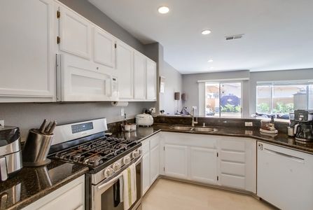 10992-ivy-hill-dr-unit-2-017_web