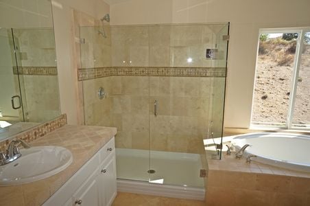 11852 Caneridge - master bath detail Low Res