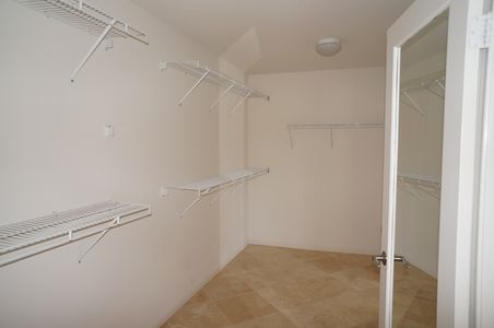 11852 Caneridge - master closet Low Res