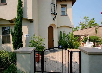 13505 PHr front porch