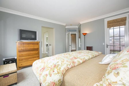 22_6542484_50384_122