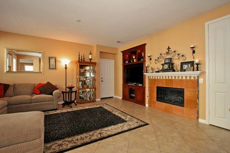 27_3701526_29547-128