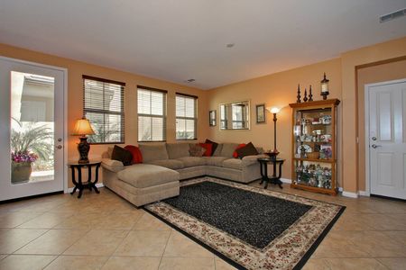 28_3701530_29547-129