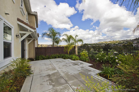 28_5244592_40602-_128